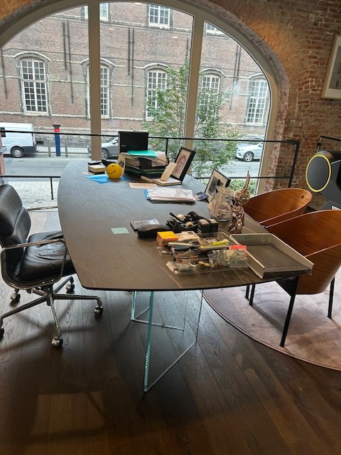 Tavolo in ceramica italiana con base in vetro originale di Tonelli Design