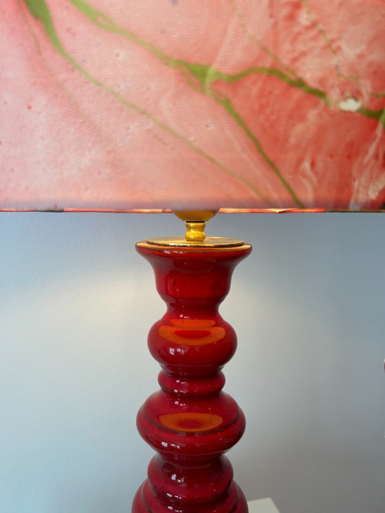 Image 1 of Vintage lampvoet in pagodestijl, ontwerp uit het midden van de 20e eeuw. Glazuurkleur: felrood.