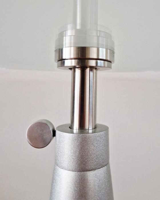 Image 1 of Table d'appoint réglable en hauteur