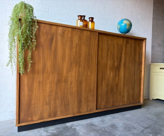 Buffet/armoire d'écolier vintage milieu du siècle (XL), armoire à portes coulissantes – Buffet bas, Wood (photo 4 of 18)