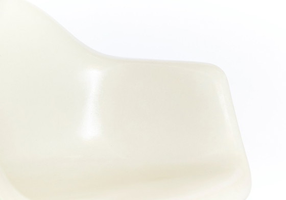 Image 1 of Off-White Dax Fiberglas Chair by Charles & Ray Eames for Herman Miller