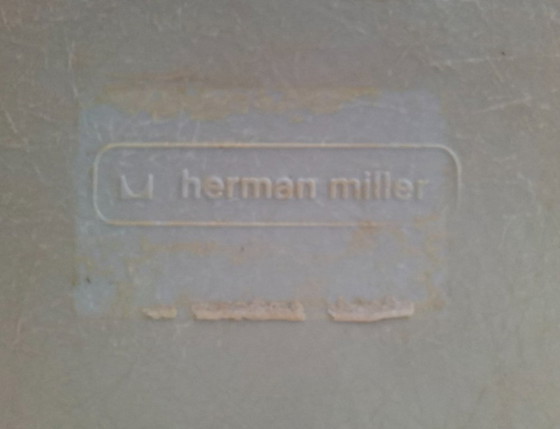 Image 1 of 4 Herman Miller in fibra di vetro DSW