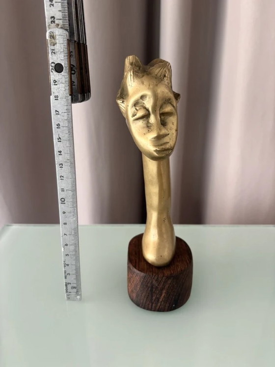 Buste féminin expressif en bronze sur socle en bois exotique – Sculptures, Brass (photo 6 of 7)
