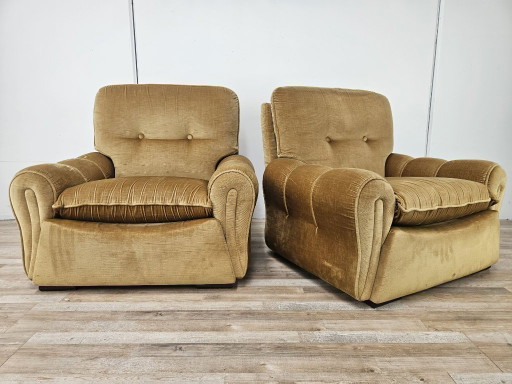 Vintage Italian armchairs from the 1970s