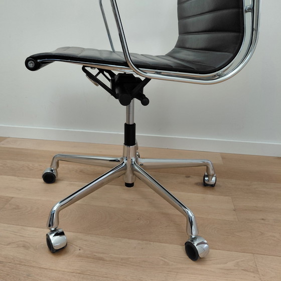 Image 1 of Vitra EA19 cuir noir, chrome
