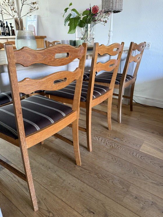 Set van 6 Deense eikenhouten "Razorblade" eetkamerstoelen uit het midden van de 20e eeuw van Henning Kjærnulf (photo 4 of 5)