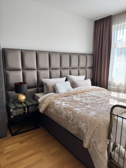 Cama de lujo de Eleven Rooms sin colchón