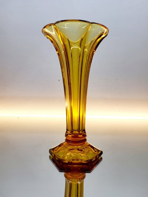 Image 1 of Val Saint Lambert Art deco Vase, Luxval Serie Modell Américain M, bernsteinfarben, Belgien