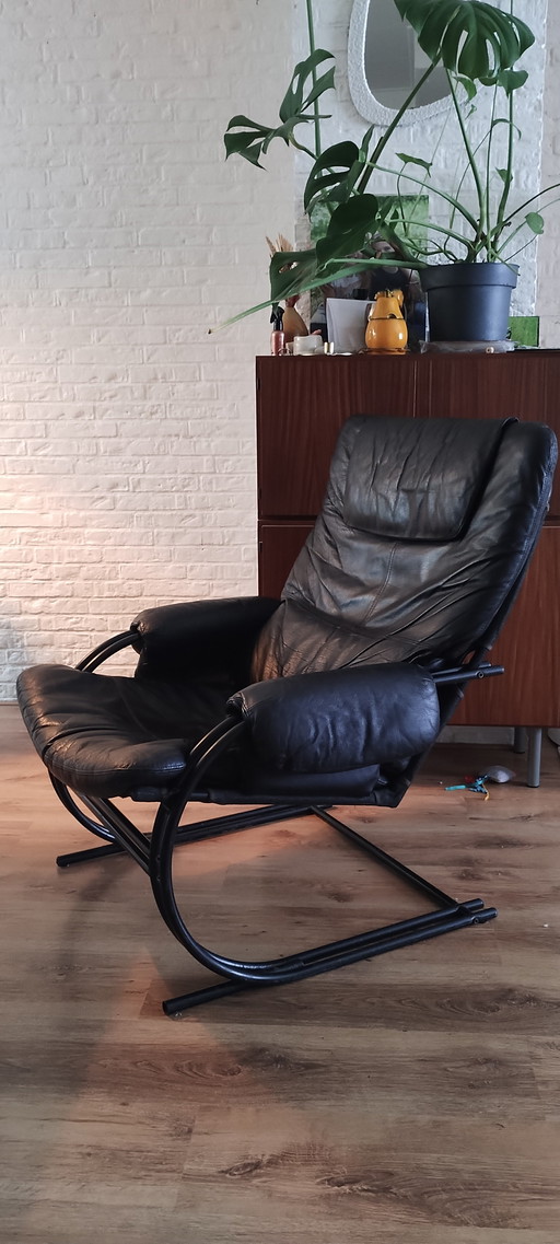 Vintage zwarte leren fauteuil met buisframe