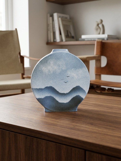 Jarrón de disco de porcelana Virebent – Paisaje estilizado – 20 cm – vazen, Porcelain (photo 2 of 10)
