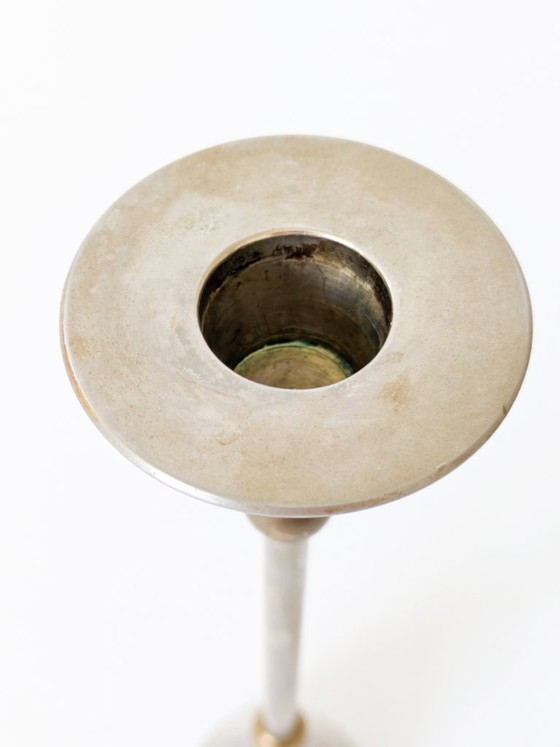 Paar postmoderne Kerzenständer im Memphis-Stil, Stahl mit Messing, 1980er Jahre – Kerzenhalter, Metal (photo 15 of 16)