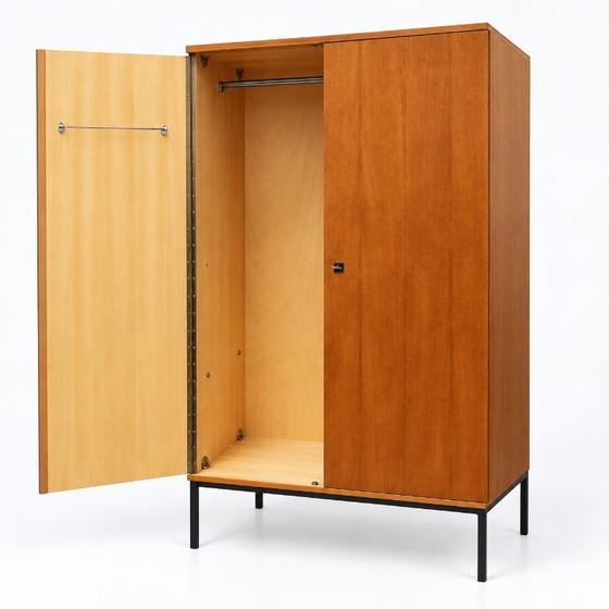 Vintage 2-deurs Kledingkast – Houten Garderobekast Met Hang- En Leggedeelte – Kledingkasten, Wood (photo 4 of 5)