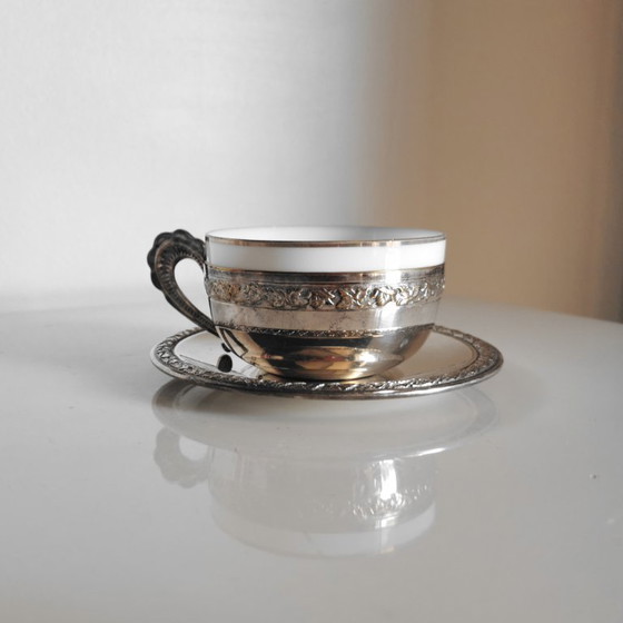 Image 1 of Tasse ancienne en verre opalin