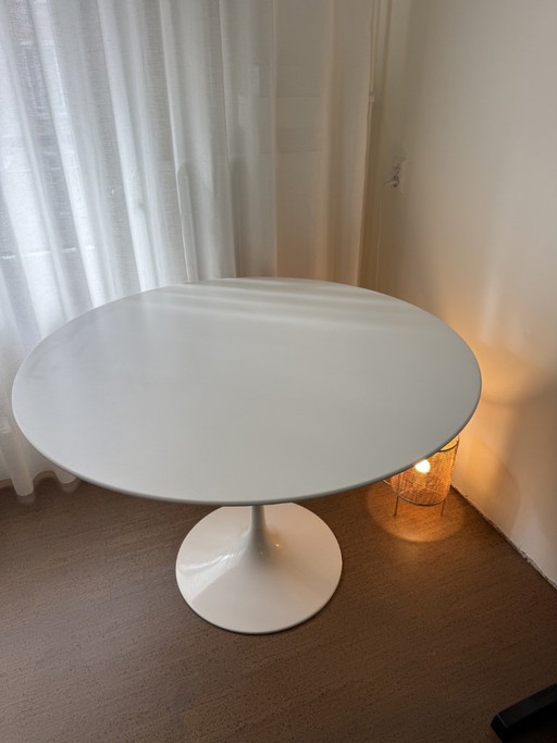 Saarinen Tulip Mesa de comedor 107 cm