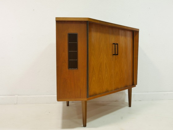 Image 1 of Vintage hoekkast / tv-meubel, walnootfineer, jaren 60, Mid Century, Duitsland