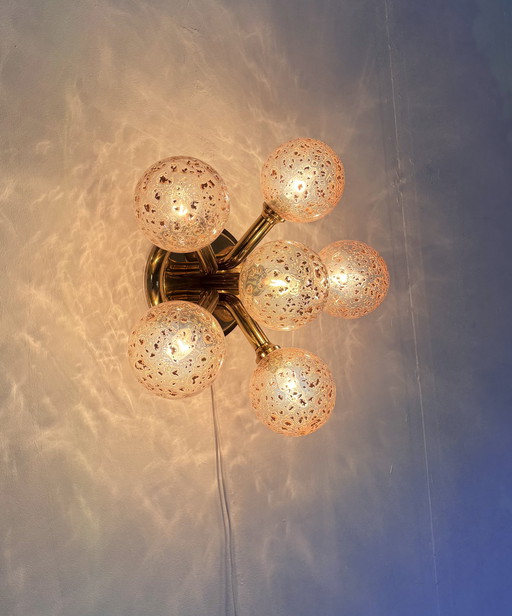 Lampada da parete/soffitto vintage in ottone e vetro di Murano, Hillebrand '70