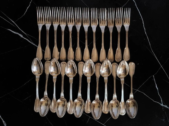 24 couverts de table en métal argenté modèle filet. (photo 10 of 10)