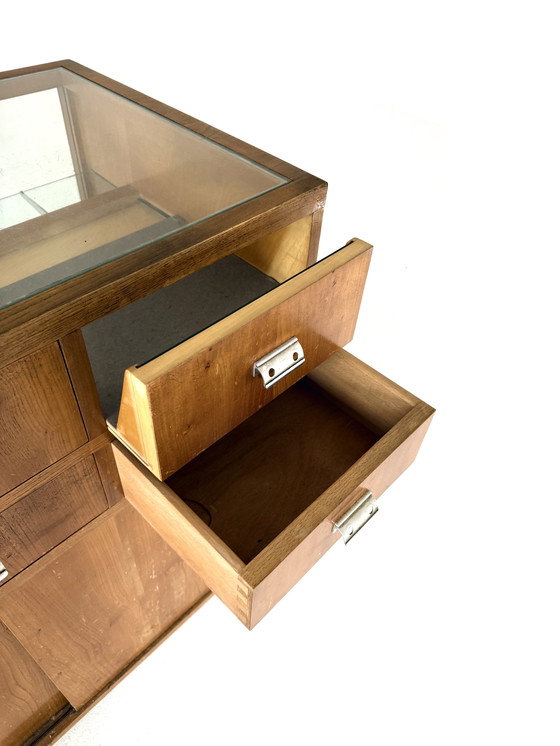 Image 1 of Comptoir/vitrine vintage en noyer, années 60