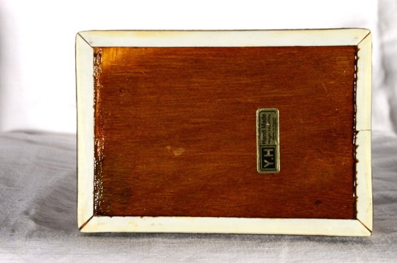 Image 1 of Boîte à bijoux en mosaïque incrustée de nacre du Proche-Orient (Égypte), 14x9cm