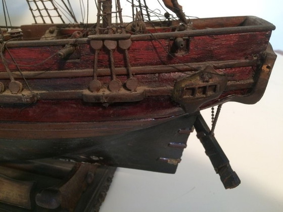 Image 1 of Maquette de bateau anglaise ancienne : « H.M.S. Mermaid », XIXe siècle