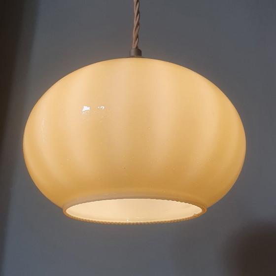 Image 1 of Lampada a sospensione vintage in vetro opalino giallo pastello/arancione