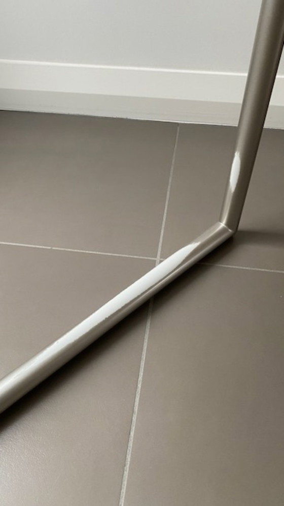 Image 1 of Tavolino Cor 'Arthe' in vetro opaco 2