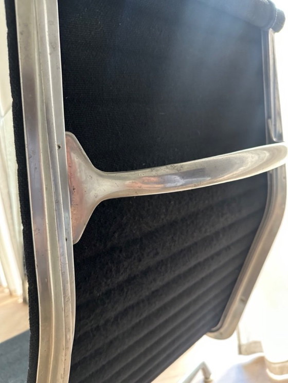 Image 1 of Taburete Herman Miller EA 124, de Charles y Ray Eames