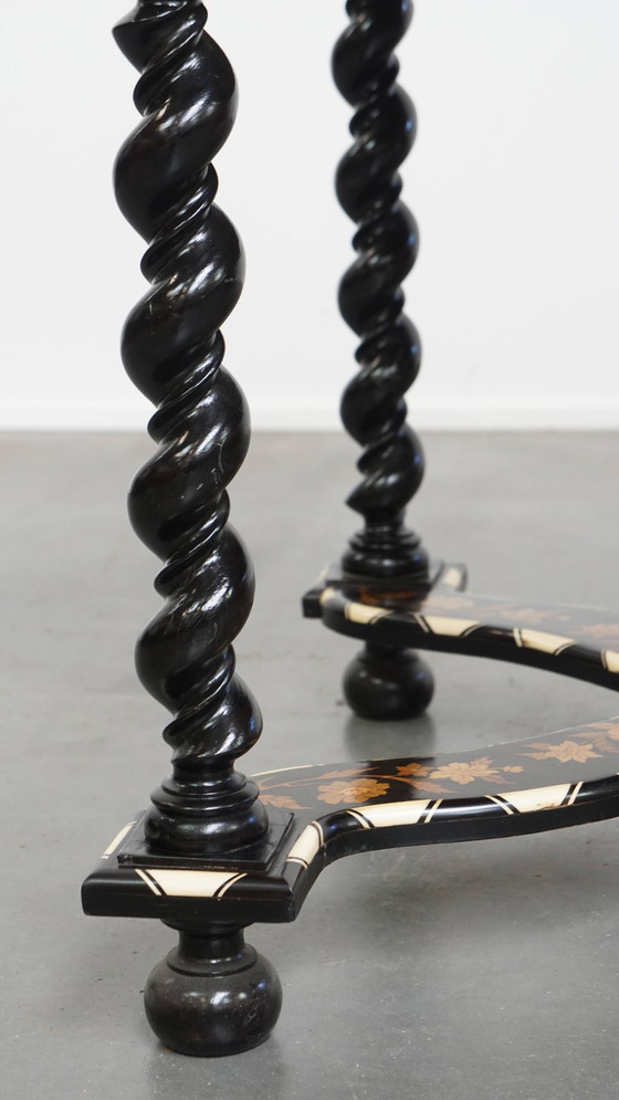 Image 1 of Table ancienne en marqueterie hollandaise du 19ème siècle