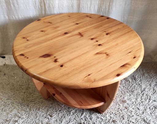 Round coffee table in solid pine - manufacturer BBN (Germany) - 1970s/80s