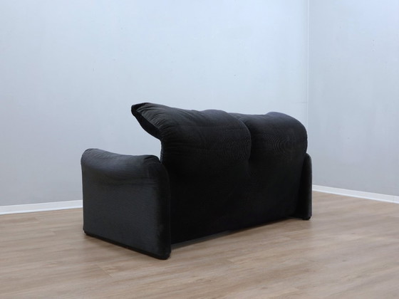 Image 1 of Divano Maralunga a 2 posti in velluto a righe Cassina anni '80