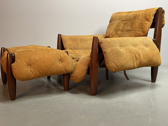 Image 1 of Sillón y reposapiés de mediados de siglo en color coñac, Sergio Rodríguez, años 70.