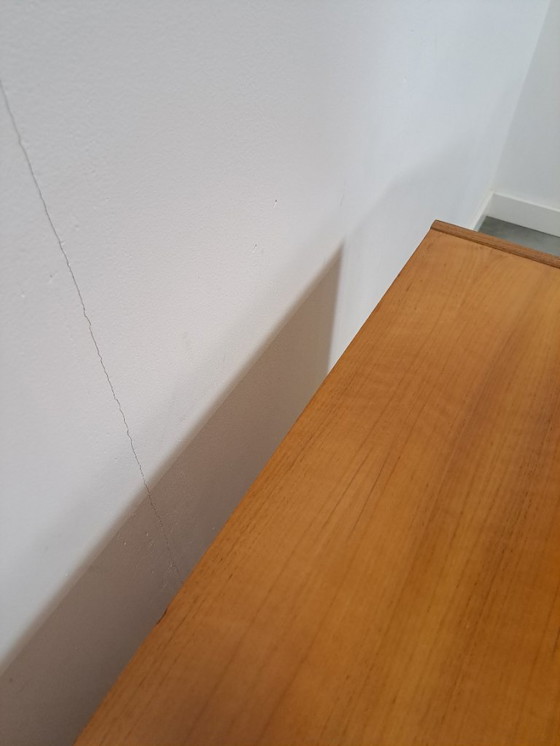 Image 1 of Buffet en placage noyer style milieu du siècle avec 3 tiroirs