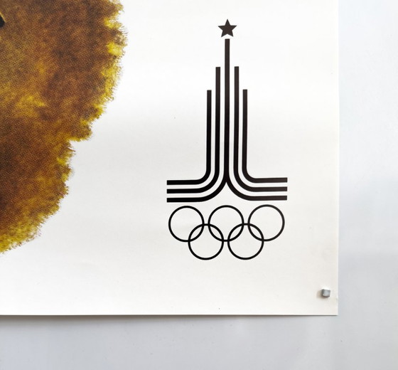 Image 1 of 🏟️ Mischa - Olympische Spelen Moskou 1980 - Originele Vintage Officiële Duitstalige Poster | 99 x 68cm