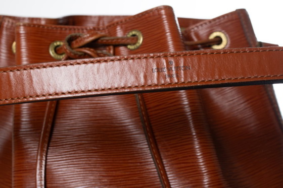 Louis Vuitton, Noe epi leather bag in brown, Bucket bags, Calfskin (photo 15 of 16)