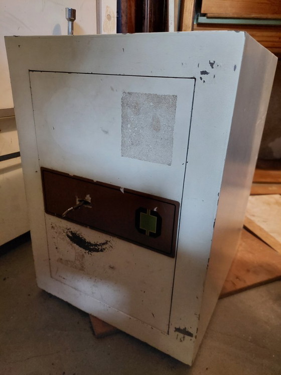 Image 1 of Robuster klassischer Tresor / Feuerschutzschrank – Schlüsselschloss – für Zuhause oder Büro