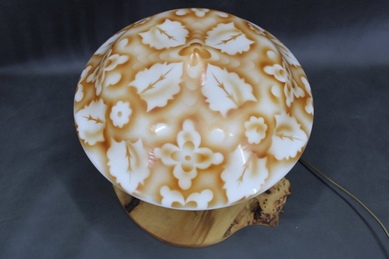 Image 1 of Lámpara de sobremesa contemporánea de madera con pantalla de cristal