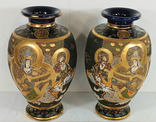 Coppia di vasi Satsuma del periodo Meiji firmati Niiyama da 33 cm, con perizia ufficiale.