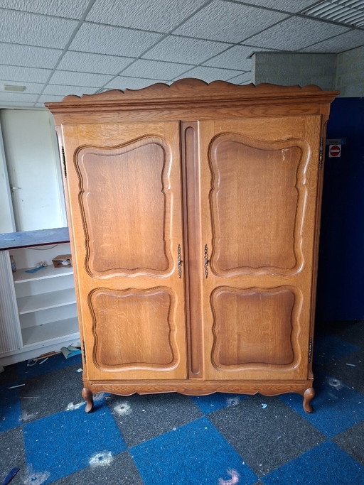Houten kledingkast met twee deuren
