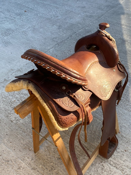 Western rijzadel, leer bekleed met schapenvacht, circa 2000 – Decoratie, Leather, Metal (photo 5 of 5)