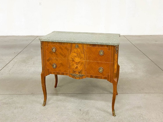 Image 1 of Arcón Gustaviano con tapa de mármol