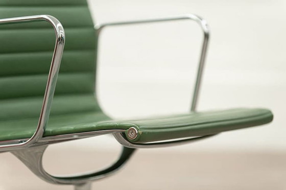 Image 1 of Vitra Ea 108 Drehstuhl