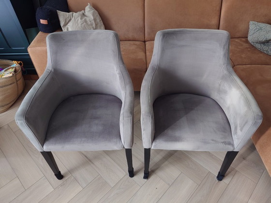 Image 1 of 6 Grijze fluwelen stoel met armleuningen Kare Design