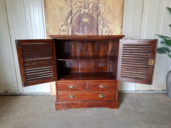 Image 1 of Cassettiera in teak, pensile a muro, dimensioni: 90x38 cm, altezza 100 cm.