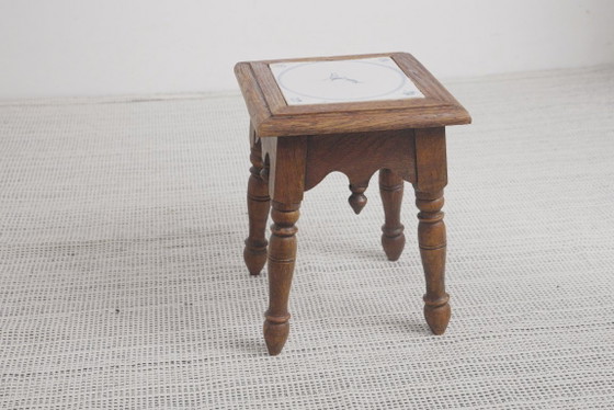 Sgabello antico olandese in stile country con piastrelle di Delft, sgabello vintage in legno, piano in (photo 9 of 24)