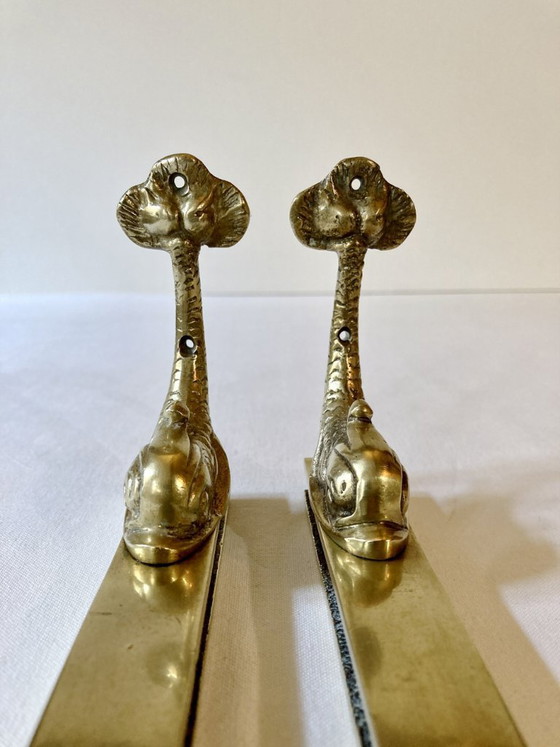 Image 1 of Messing muurbeugels voor een badkamerplank, circa 1950.