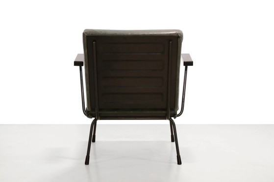 Sillón modernista holandés Gispen 1401 de Wim Rietveld en cuero verde – Sillones, Leather, polished steel (photo 5 of 6)