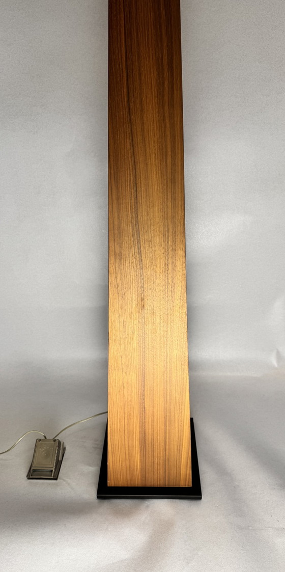 Image 1 of Exclusive wooden floor lamp by Natuzzi - Made in Italy