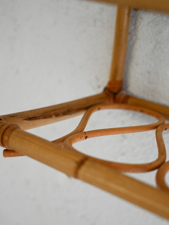 Image 1 of Mesita de noche escandinava de bambú y cristal montada en la pared