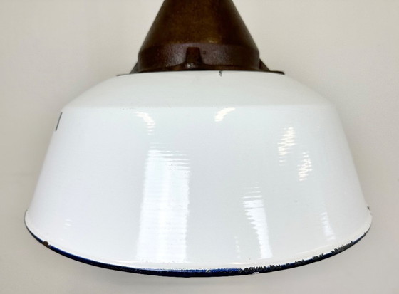 Image 1 of Industrielle Pendelleuchte aus weißem Emaille und Gusseisen, 1960er Jahre