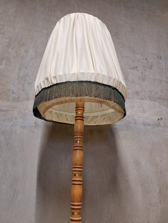 Image 1 of Lampada da terra vintage in legno con paralume plissettato, anni '70